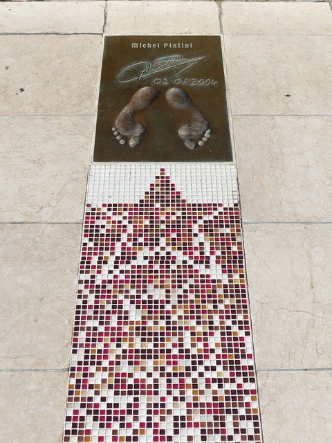 传达了一个 传达了一个